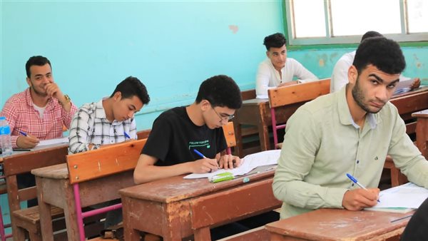 “المفرش” يثير الجدل في أول أيام امتحانات الثانوية العامة 2026