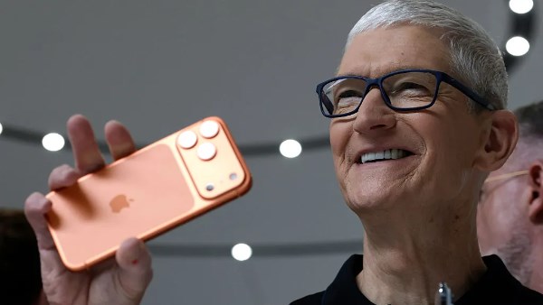 الميزات العملية للذكاء الاصطناعي في نظام “iOS 20” القادم لهواتف آيفون