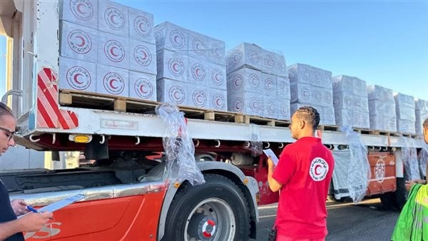 الهلال الأحمر يرسل أكثر من 2000 طن من المساعدات الإنسانية إلى غزة