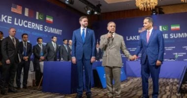 الوفد الإيرانى يرفض الصورة الجماعية مع الوفد الأمريكي خلال قمة سويسرا