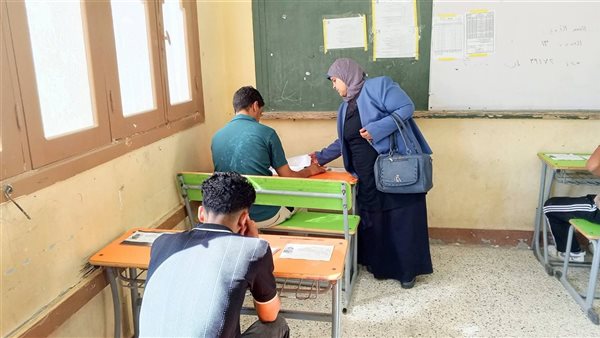 الوكيل الثقافي بالسويس تتابع امتحانات الثانوية الأزهرية