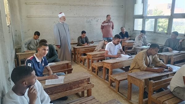 اليوم.. طلاب أدبي بالثانوية الأزهرية يؤدون امتحان مادة الإحصاء
