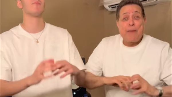 بالتزامن مع فوز المنتخب.. حكيم يطلق أغنية نص ملعب قلبي |فيديو