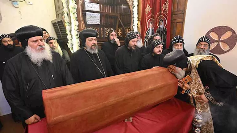 بالصور.. البابا تواضروس الثاني يشارك احتفالات دير البراموس بعيد القديسين بوادي النطرون