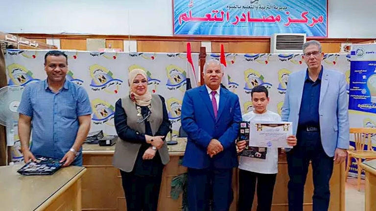 تكريم أوائل الشهادة الإعدادية في الفيوم بعد حصولهم على الدرجة النهائية