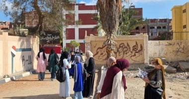 بدء توافد طلاب الثانوية العامة بالجيزة على اللجان لأداء امتحان اللغة الأجنبية الثانية