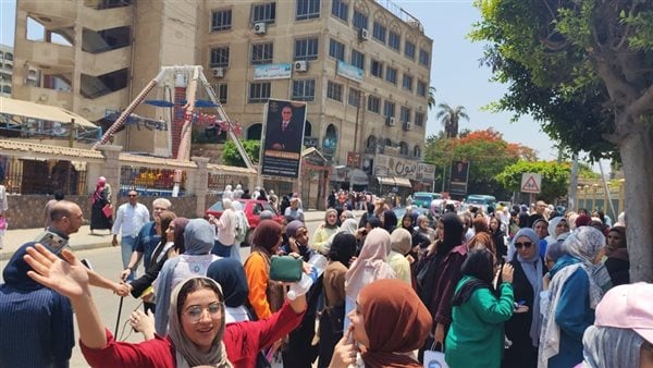 بدعوات أولياء الأمور.. طلاب الثانوية العامة بالمنوفية يؤدون اليوم ثاني أيام الامتحانات