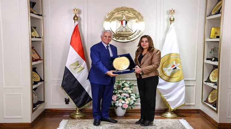 توقيع بروتوكول تعاون لتوفير برامج دراسات عليا للعاملين بالمحليات وأسرهم