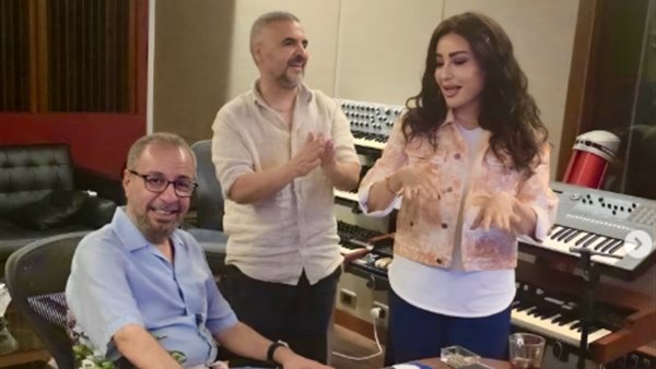 بصورة من الكواليس.. لطيفة تكشف عن موعد طرح ألبومها الجديد