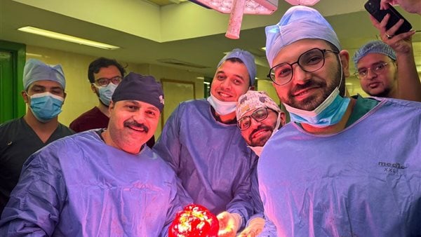بعد جراحة معقدة.. فريق طبي بمستشفى سوهاج الجامعي ينهي معاناة سيدة ويستأصل ورمًا نادرًا بالبنكرياس