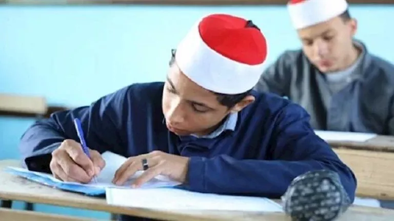 طلاب الثانوية الأزهرية يشكون من امتحان البلاغة: هل هناك أجزاء من خارج المنهج؟