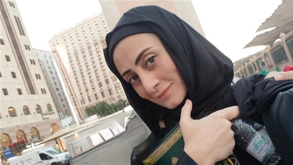 بعد صورتها بالحجاب.. هل تفكر منة تيسير في ارتداء الحجاب؟ |خاص
