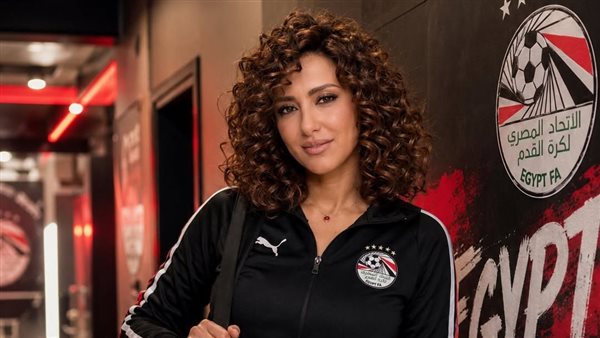حنان مطاوع تحتفل بتأهل مصر لدور الـ 32 لكأس العالم بتيشرت المنتخب