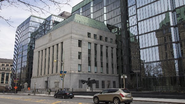 بنك كندا يؤكد دعمًا واسعًا للإبقاء على مستهدف التضخم عند 2%