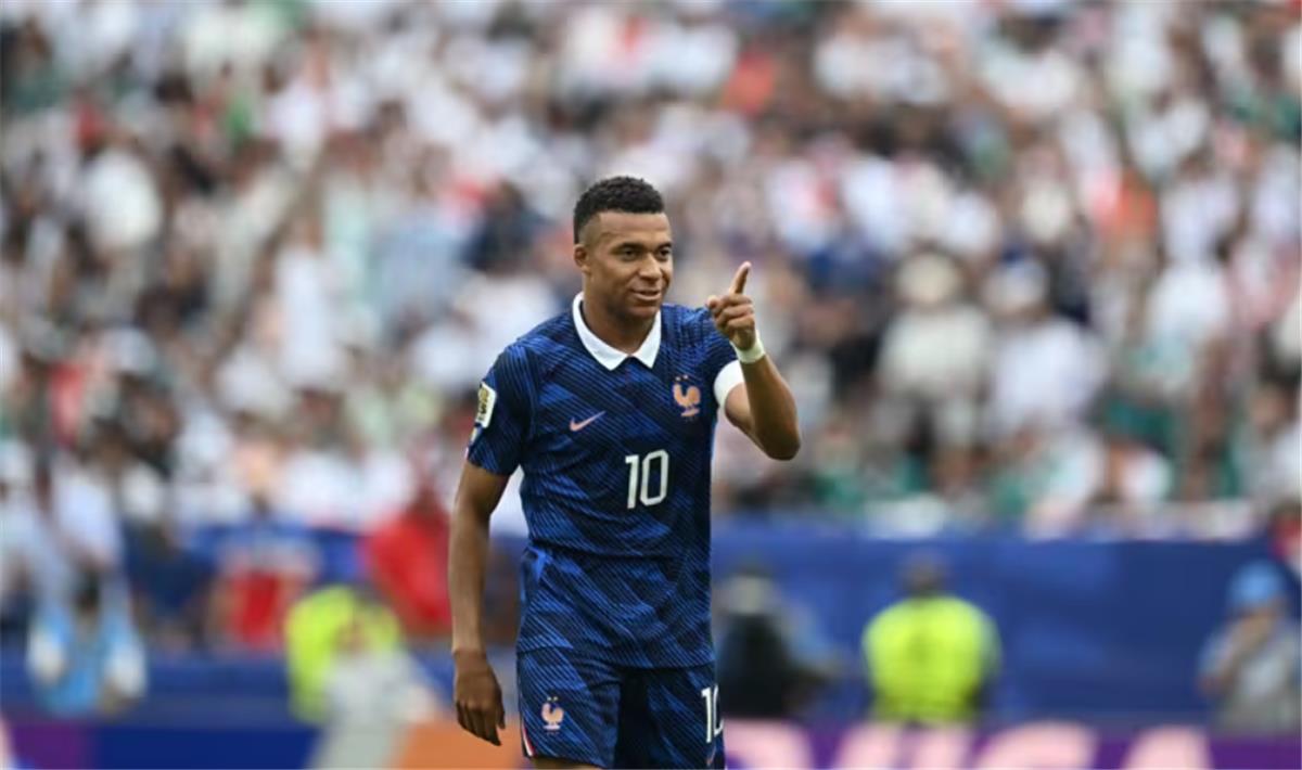 بهدفه أمام العراق.. مبابي يلاحق ميسي ويعادل رقم الظاهرة رونالدو في كأس العالم
