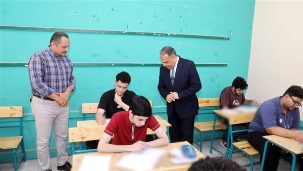 تباين آراء طلاب الثانوية بالشرقية.. إصابة مراقب وفحص شكوى طالبة بالعاشر