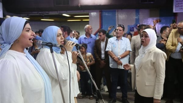 تصفيق بمحطة الشهداء.. الثقافة تفاجئ ركاب المترو بعروض من دار الأوبرا المصرية