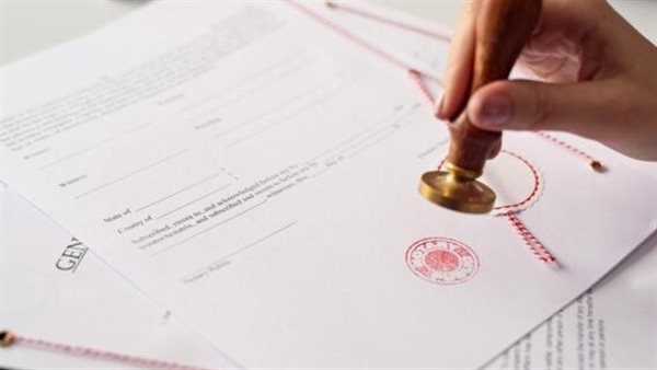 تفكيك شبكة دولية لتزوير وثائق السفر وتهريب المهاجرين باليونان