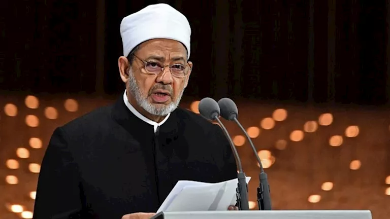 توجيه عاجل من شيخ الأزهر بشأن صرف إعانة يوليو لمستحقي بيت الزكاة