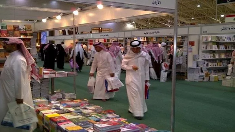 توقيع كتاب “نصف الحقيقة” للشاعر ياسر الأطرش في معرض الرياض الدولي للكتاب