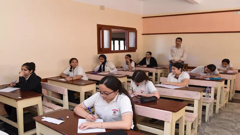 “جمع الإنسان” و”مضاد آخاه”.. أسئلة حيرت طلاب الإعدادية في امتحان العربي