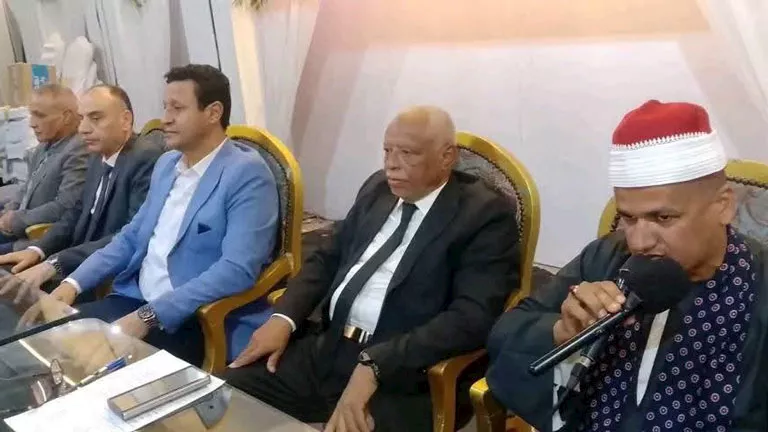 حملة قومية لمكافحة دودة حفار الطماطم في إسنا بالأقصر (صور)