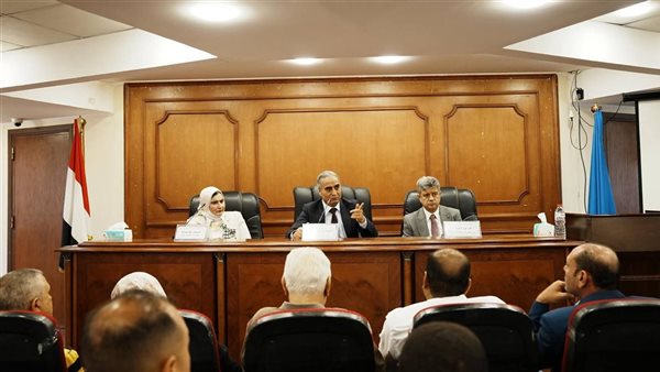 حماية المستهلك والغرفة التجارية بدمياط تناقشان ضبط الأسواق