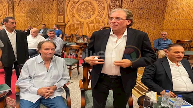 خالد يوسف وحمدي الوزير يشاركان في عزاء وزير الصحة الأسبق الدكتور عمرو حلمي