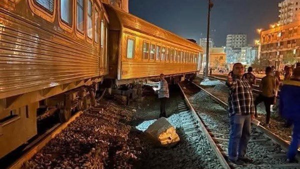 خروج العربة الأخيرة من قطار 928 عن القضبان بمحطة مصر