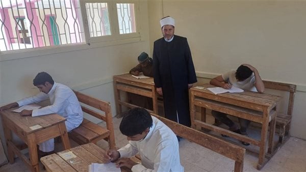 داخل 8 لجان.. طلاب الشعبة الأدبية بالثانوية الأزهرية بجنوب سيناء يؤدون اليوم امتحان مادة الفقه
