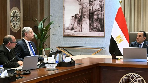 رئيس الوزراء يتابع استعدادات المرحلة الثانية لمبادرة حياة كريمة