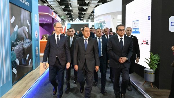 رئيس الوزراء يتفقد المعرض الطبي الإفريقي الخامس مع نظيره الصربي
