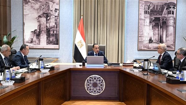 رئيس الوزراء يستعرض الموقف التنفيذي لمشروع المدينة الطبية لجامعة عين شمس