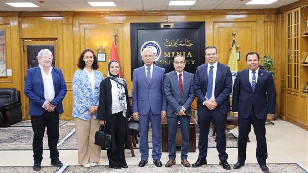 رئيس جامعة المنيا يستقبل وفد التعاون الأوروبي بوزارة التعليم العالي لتعزيز البحث العلمي
