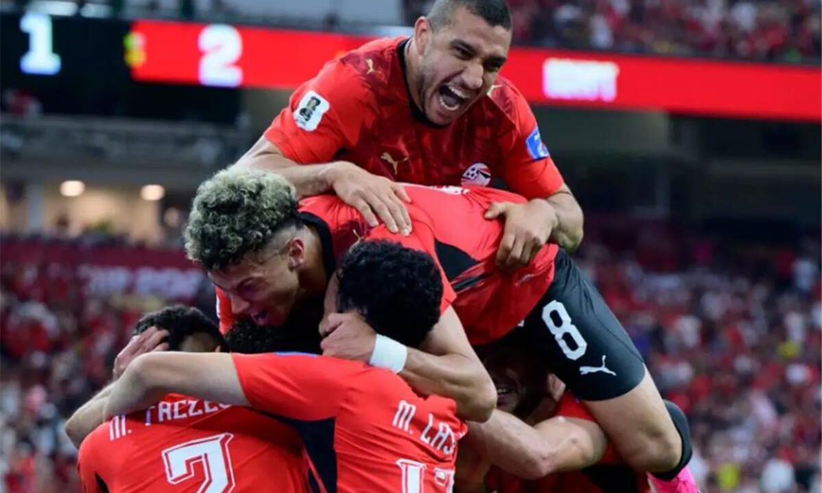 منتخب مصر يتأهل رسميًا إلى دور الـ 32 من كأس العالم قبل مواجهة إيران