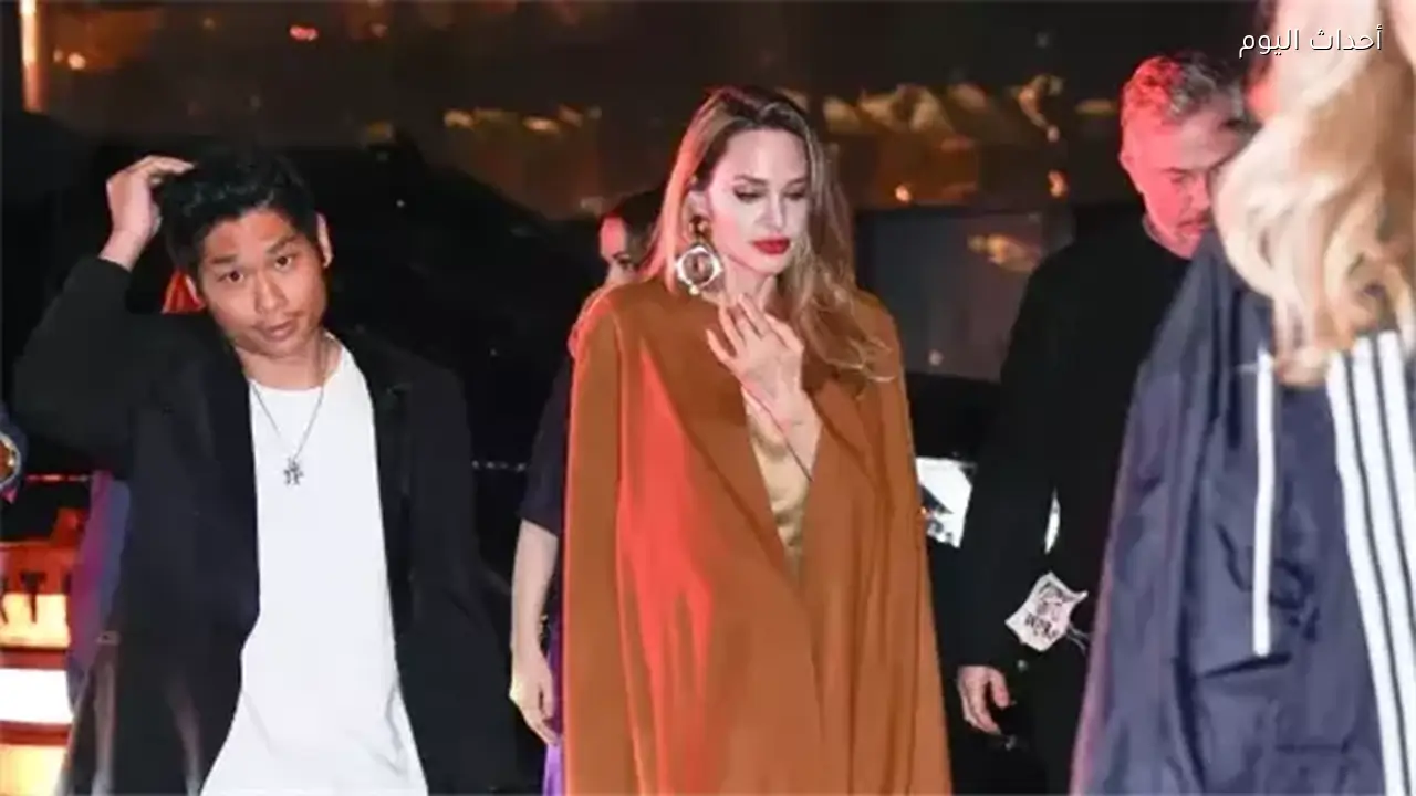 رغم الخلاف مع براد بيت.. ابنه باكس يحافظ على علاقته بعائلة والده