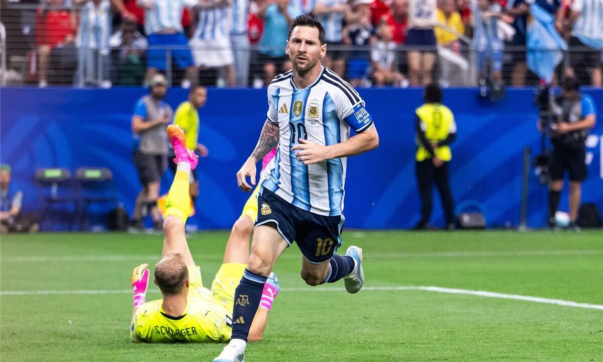 رقمان متناقضان لـ ميسي في مباراة الأرجنتين والنمسا بـ كأس العالم