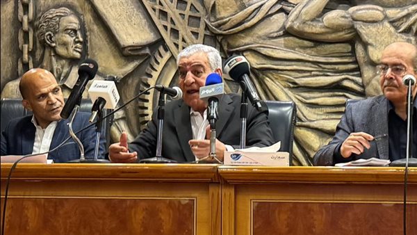 زاهي حواس يكشف جهود استرداد الآثار المهربة في نقابة الصحفيين