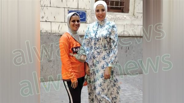 سائقة الإسكوتر تروي قصتها: رفضت 120 ألف جنيه لأجل تربية بناتي بعرق جبيني (فيديو وصور)