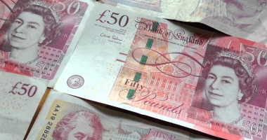 سعر الجنيه الإسترليني يتراجع وسط تكهنات باستقالة كير ستارمر وتصاعد الغموض السياسى