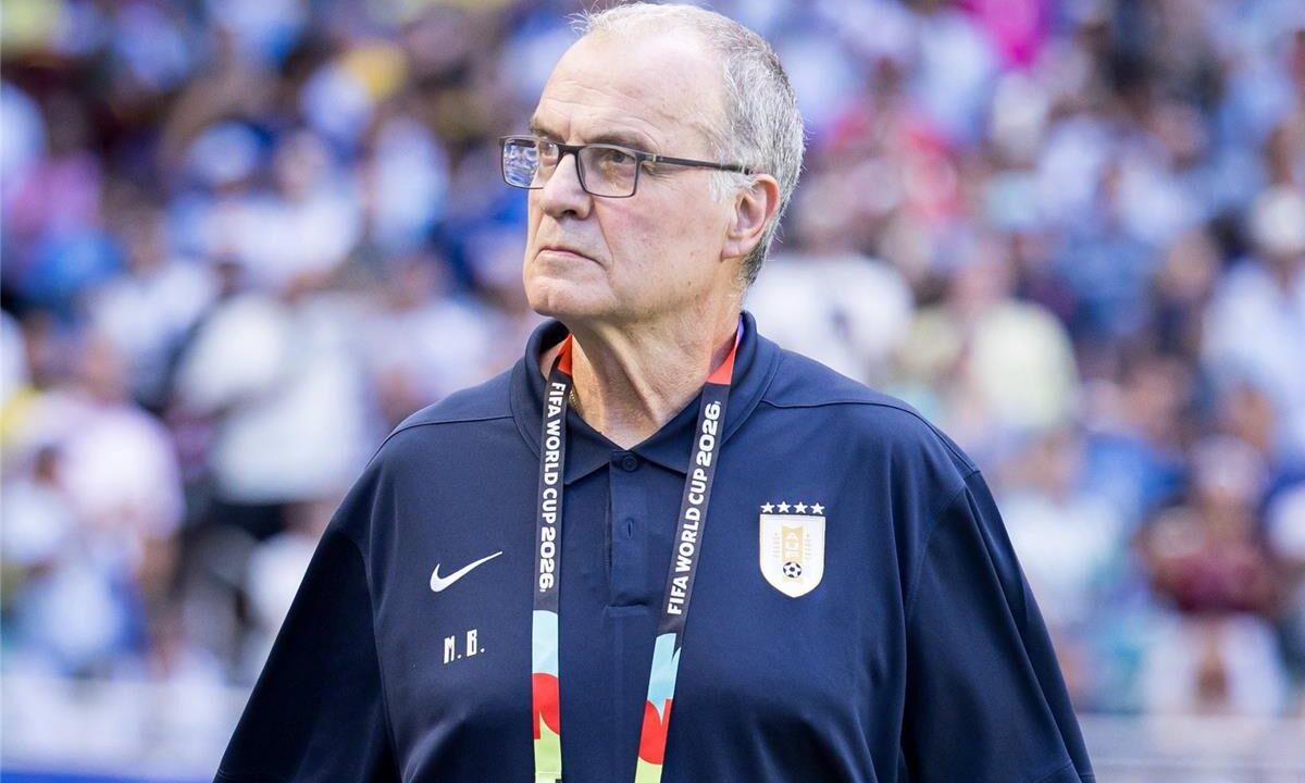 مارسيلو بيلسا يُظهر رد فعل عنيف بعد خروج أوروجواي من كأس العالم 2026