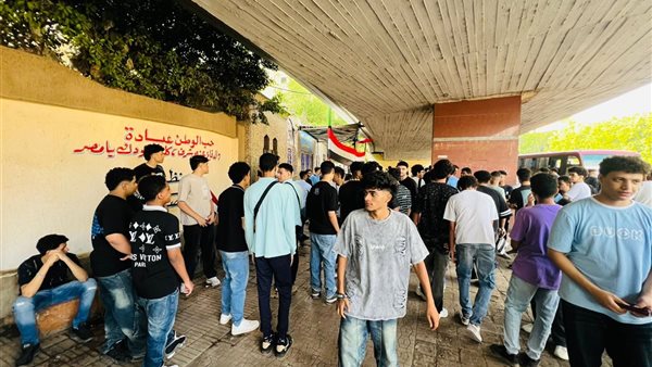 صور.. بدء دخول طلاب الثانوية العامة لأداء امتحاني الدين والتربية الوطنية