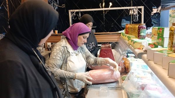 ضبط 76.6 كيلو من اللحوم والدواجن والأسماك الفاسدة في السويس