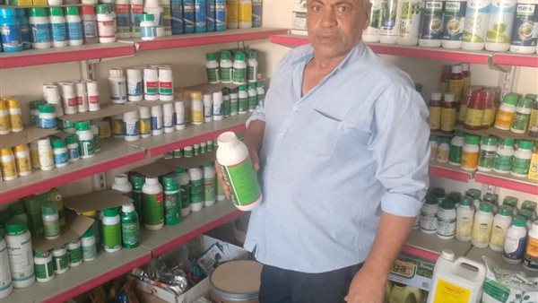 ضبط طن من المغذيات الزراعية مجهولة المصدر داخل محل لبيع المبيدات الزراعية بالبحيرة