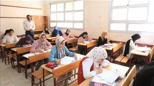طلاب الثانوية العامة يؤدون امتحان اللغة الأجنبية الثانية اليوم
