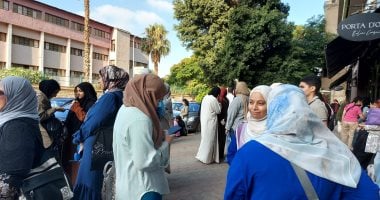 طلاب الثانوية العامة يبدأون امتحان الدين والنجاح من 70%