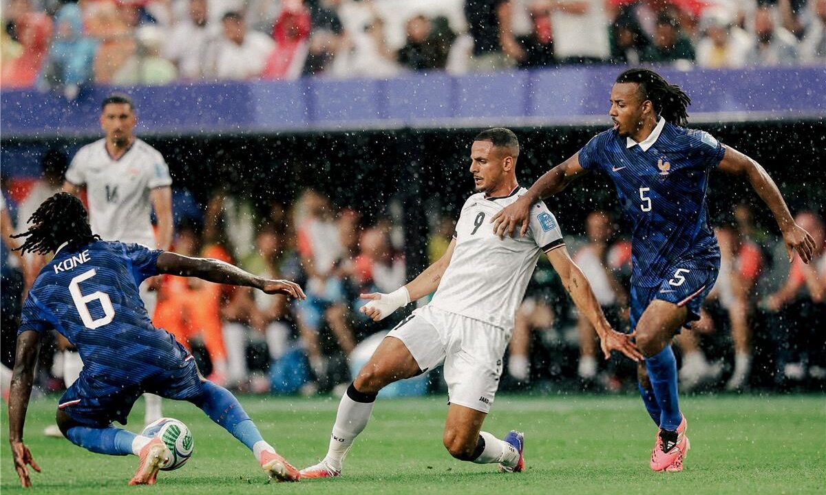عاصفة رعدية تهدد استكمال مباراة فرنسا والعراق في كأس العالم