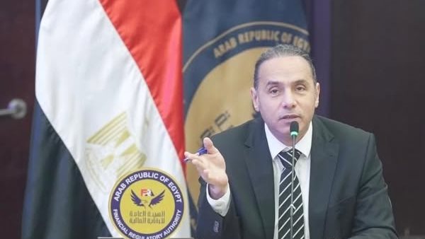 «عزام» يؤكد أهمية التحول الرقمي لدعم الاستثمار في مؤتمر أكاديمية السادات
