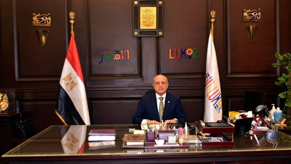 محافظ الأقصر ينهي معاناة سكان حوض الرمال في البعيرات
