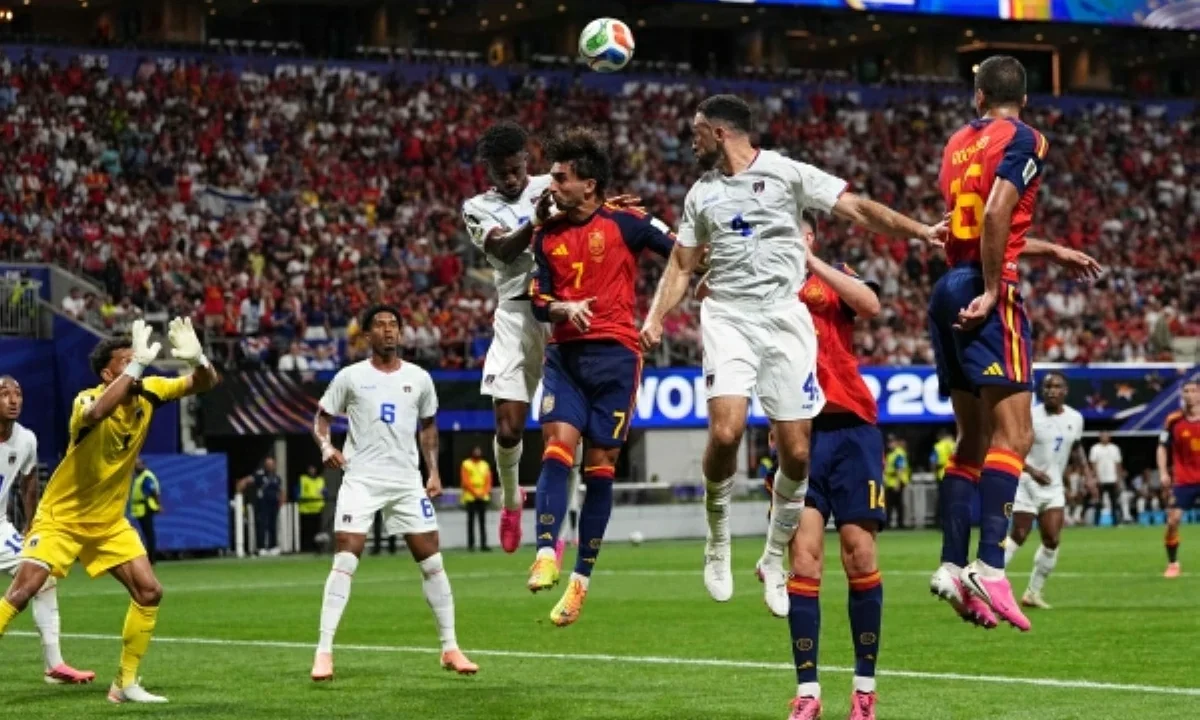 عمرو أنور: مواجهة السعودية وإسبانيا صعبة.. والمغرب منتخب قوي